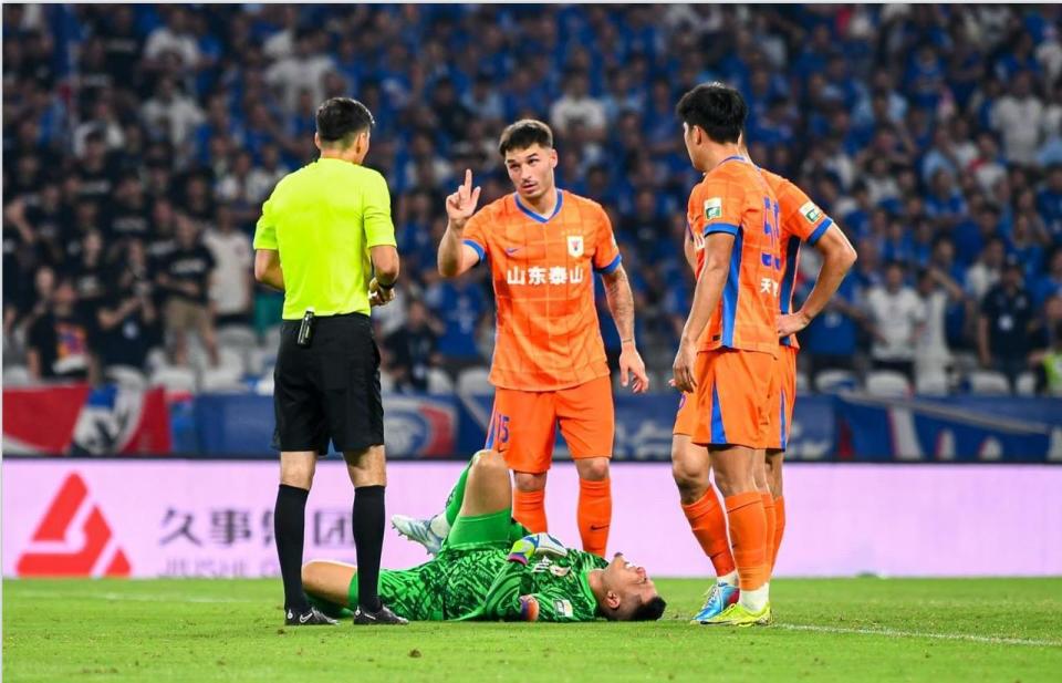 落马, 在检查手球 落马, 在检查手球