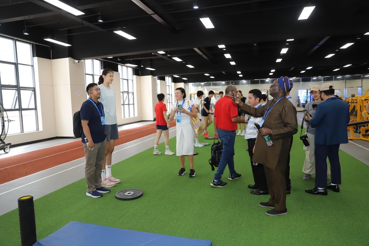 站在云南昆 站在云南昆