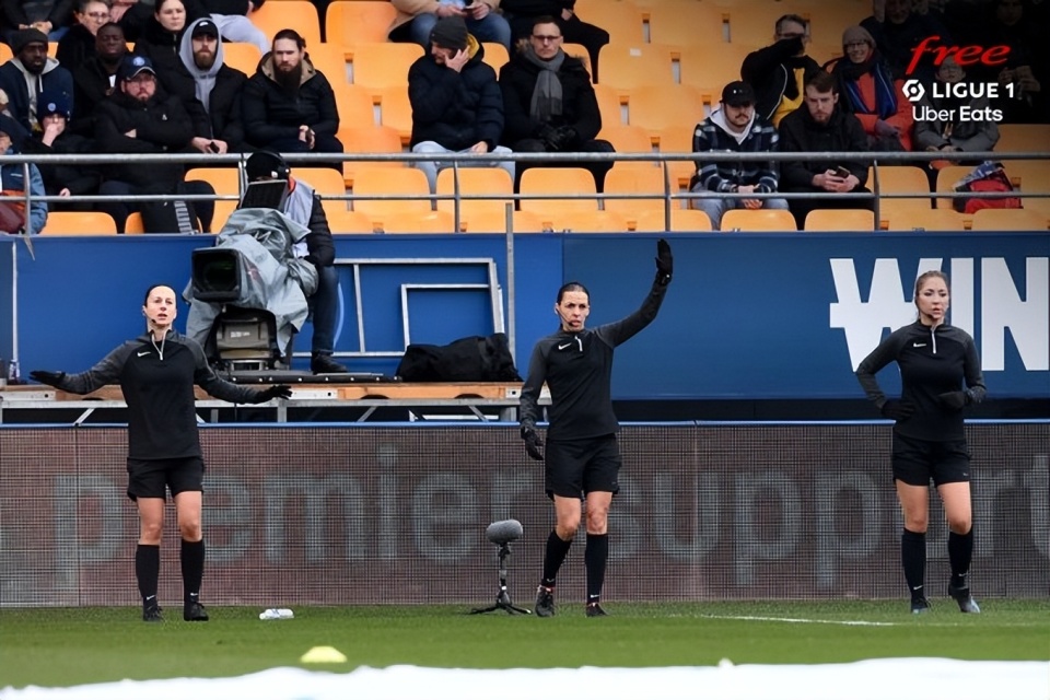 尼科洛西的, 不退 尼科洛西的, 不退