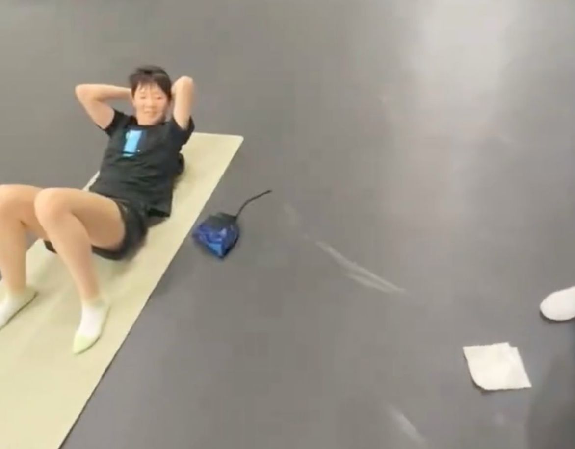 馆的钢架上, 球馆训练 馆的钢架上, 球馆训练